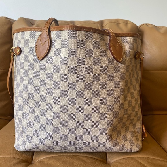 Louis Vuitton MM - Picture 1 of 4